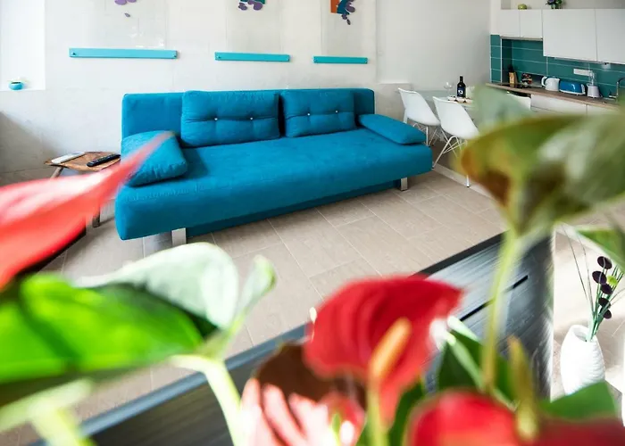 Ibis Your Cosy Oasis With Private Parking And Patio