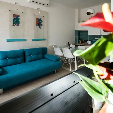 Ibis Your Cosy Oasis With Private Parking And Patio Split Exterior photo
