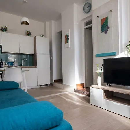 Ibis Your Cosy Oasis With Private Parking And Patio Split Exterior photo