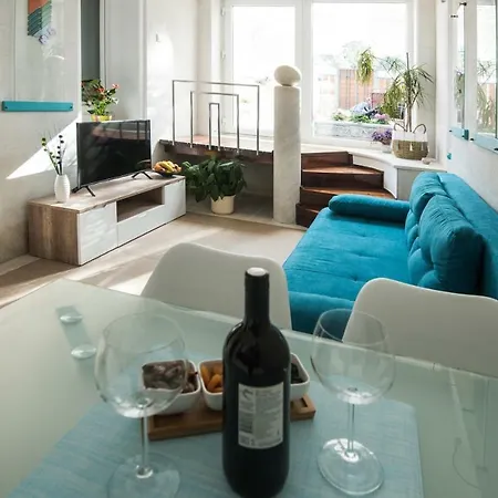Ibis Your Cosy Oasis With Private Parking And Patio Split Exterior photo