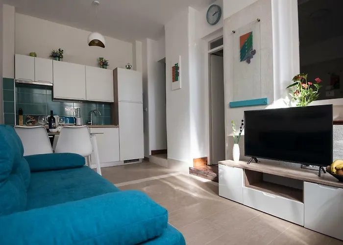 Ibis Your Cosy Oasis With Private Parking And Patio